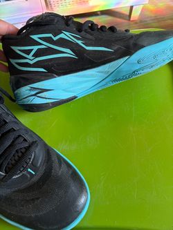 Basketball shoes 9.5