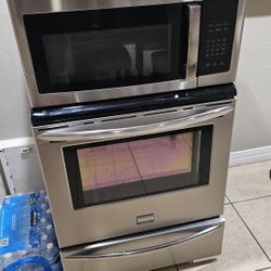 Stove And Microwave 