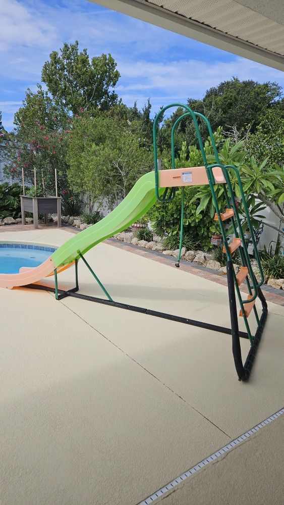  Freestanding Pool Slide 