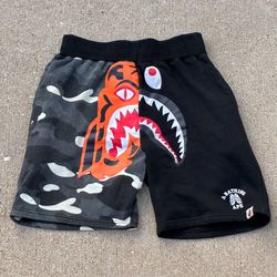 BAPE  Black Grey City Camo Tiger Shark Sweat Shorts Size Large