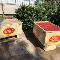 Hieleras Y Mesa 
