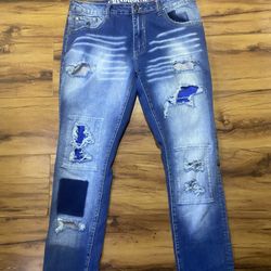 Blue light wash skinny jeans 