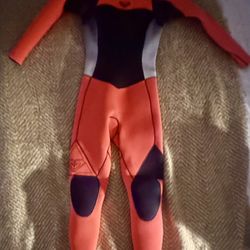 New Women Size 4 Wetsuit 