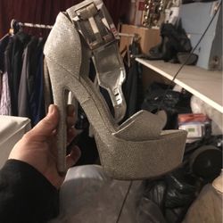 Zapatilla Silver Size 6 1/2 $20