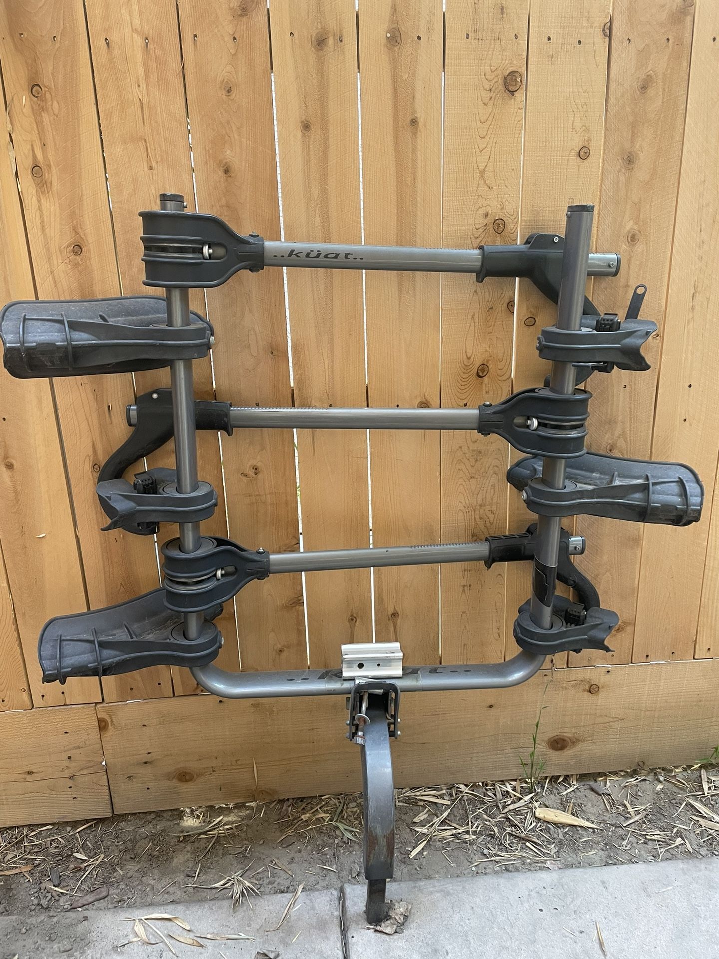 . . Küat . . Bike rack