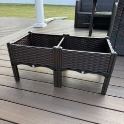 Raised Resin Planter Box - Outdoor Garden Wicker Planter - BRAND NEW!!