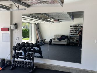Quarter-Inch Thick Gym Mirrors for Maximum Clarity