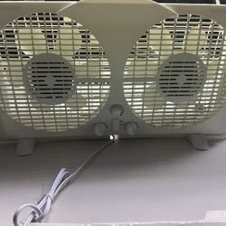 WINDOW FAN - DUAL FANS AND VARIABLE SPEEDS 