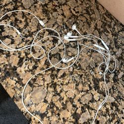 3 Pair apple Wired Earpod  25$ 
