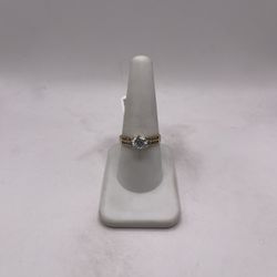 10kt Gold Engagement Style Ring w/ Unique Design