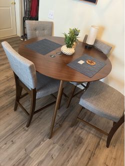 Dining table- 5 piece- Walnut and Grey- excellent condition