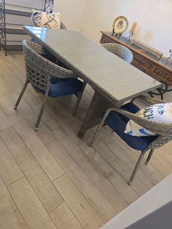 Wicker dining or outdoor table like new!