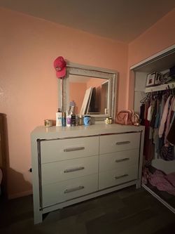 Queen Bedroom Set