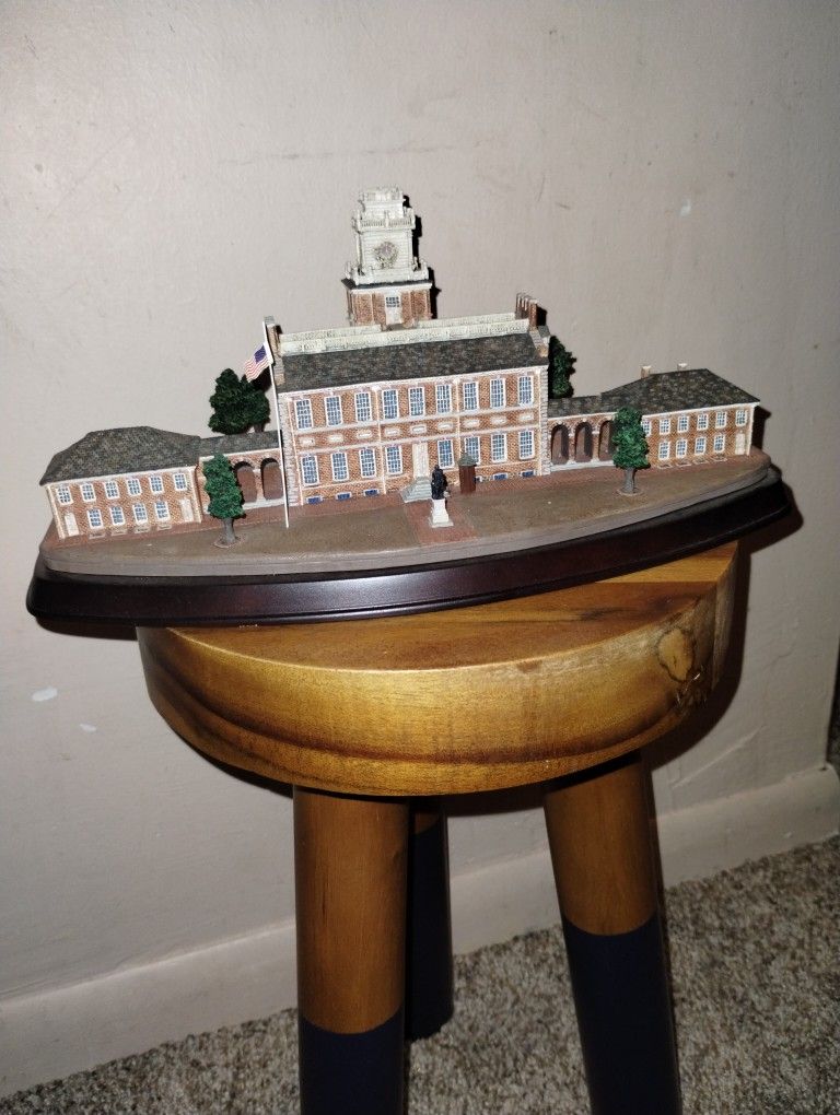 INDEPENDENCE HALL (Danbury Mint)
