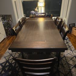 Dining Room Table w/ 6 Chairs
