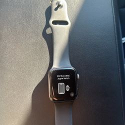Series 4 44MM Apple Watch Black
