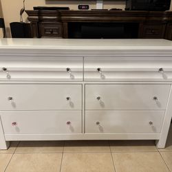 Baby Cache Elite Solid Wood 6 Drawer Dresser 