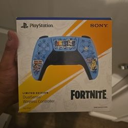 Playstation 5 Fortnite limited edition controller