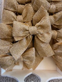 Dessert bows.