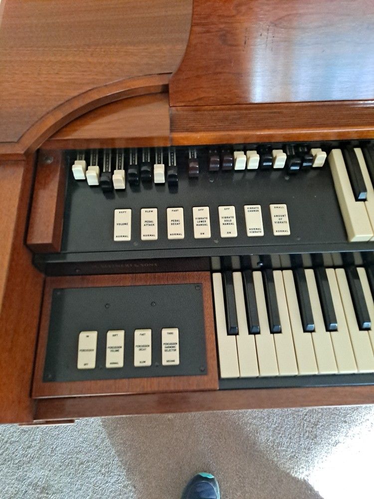 FREE** M3 Hammond Organ ** FREE for Sale in Surprise, AZ OfferUp