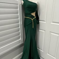 8.   Long Green Dress.  Size Xs