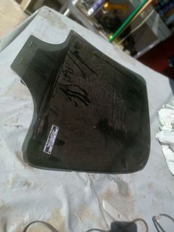2000-06 Tahoe  Drivers Side  Rear Door Glass