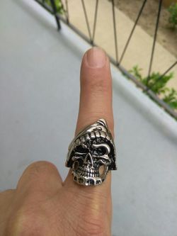 Skull ring