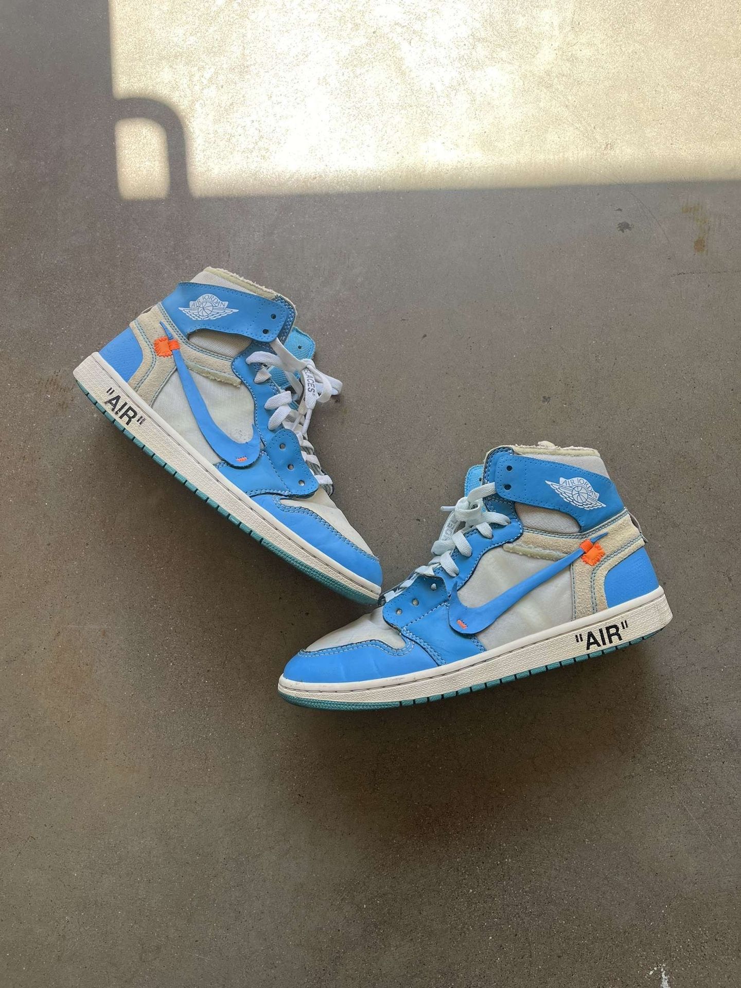 Off-White Jordan 1 UNC