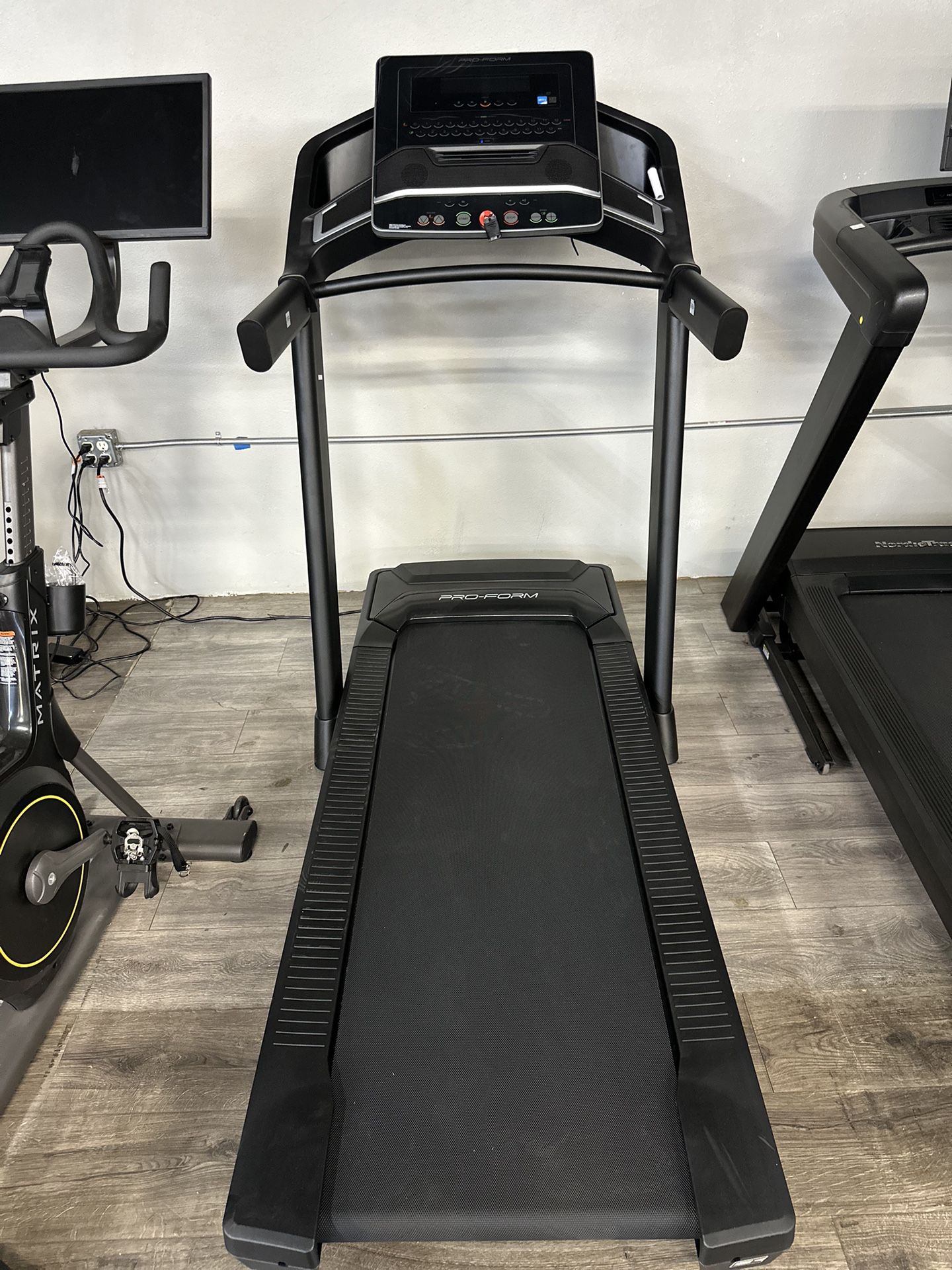 ProForm Carbon TLX Treadmill Read Description