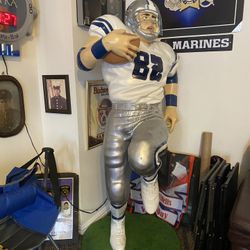 DALLAS COWBOYS WITTEN STATUE