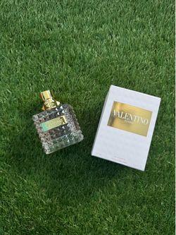 Valentino Donna Eau de Parfum Spray – 3.4 oz / 100ml