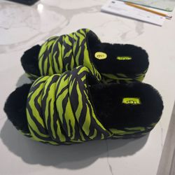 NWT UGG Maxi Slide Tiger Print Sandals - Key Lime/Black - Women’s Size 9