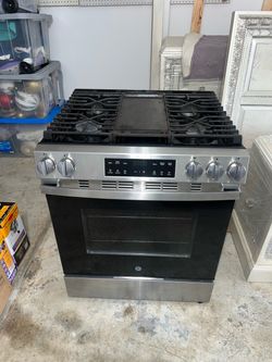 GE Stainless Steel Gas Range with Griddle
