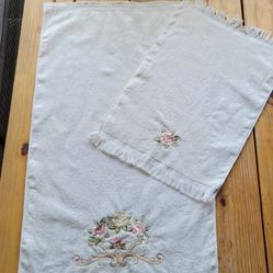 Beautiful Hand Towels Embroiderd Flowers Avanti Set Of 2 Size 28X15.5" & 18"X12"
