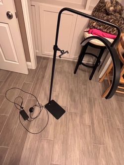 Half-moon LED light lash lamp and phone holder