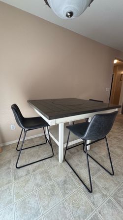Living Spaces Counter Height Dining Table with 4 Chairs