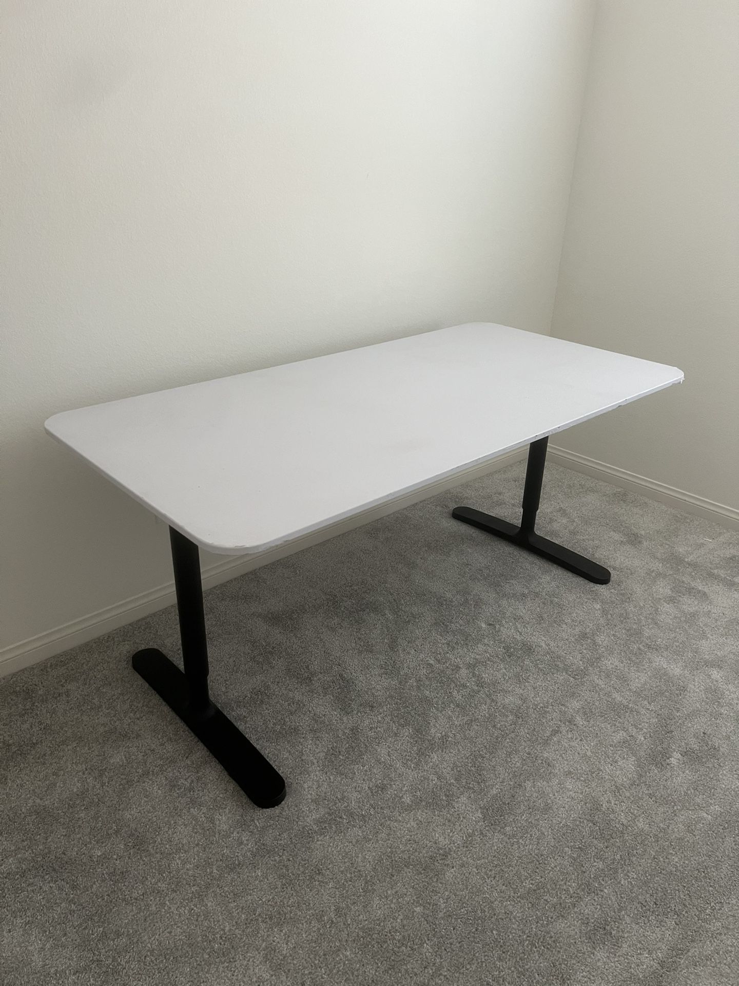 Gaming desk