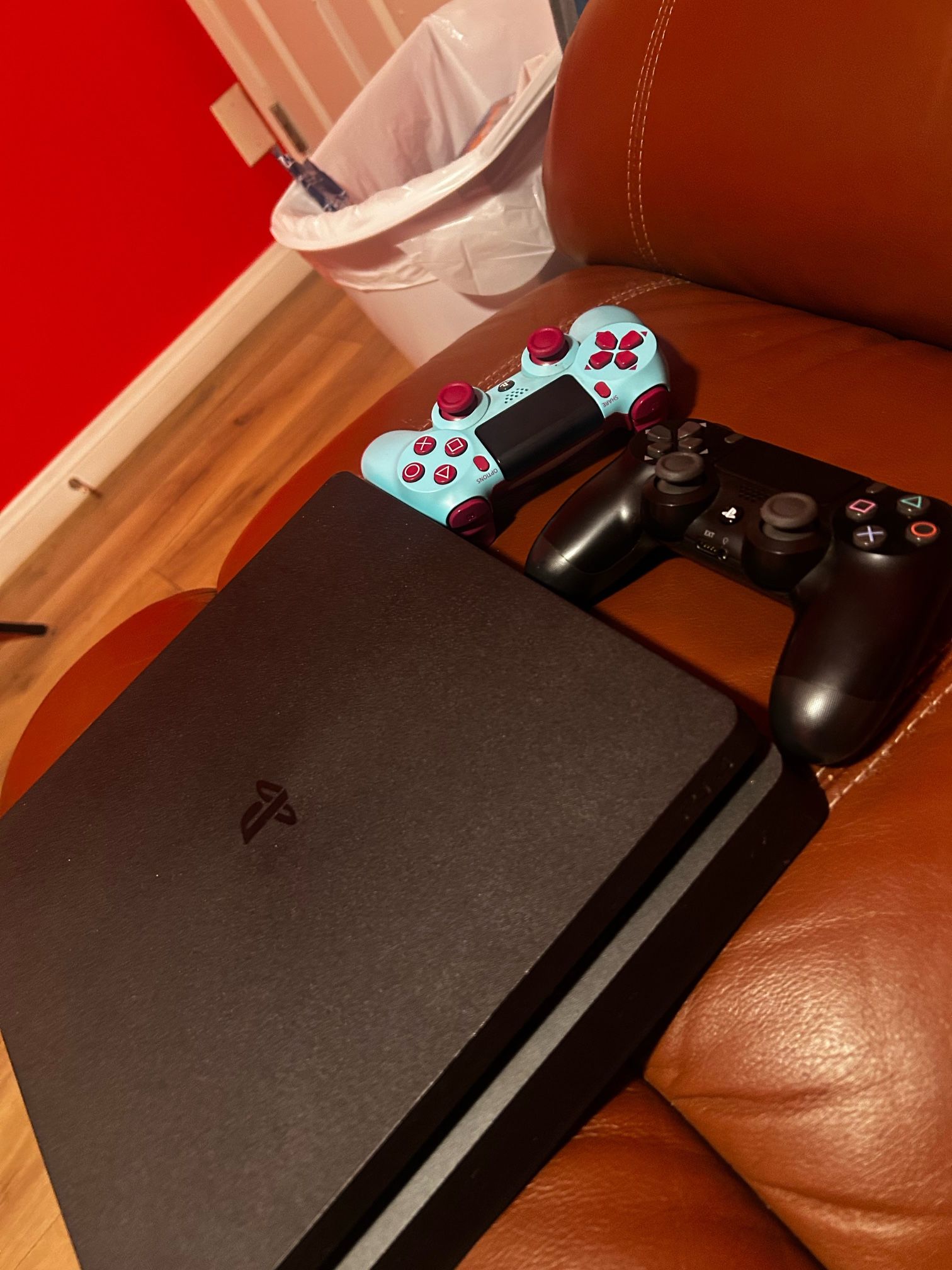 Ps4 With 2 Controls And 3 Games