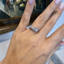 14K White Gold 2.00ct Natural Diamonds Gorgeous Ring