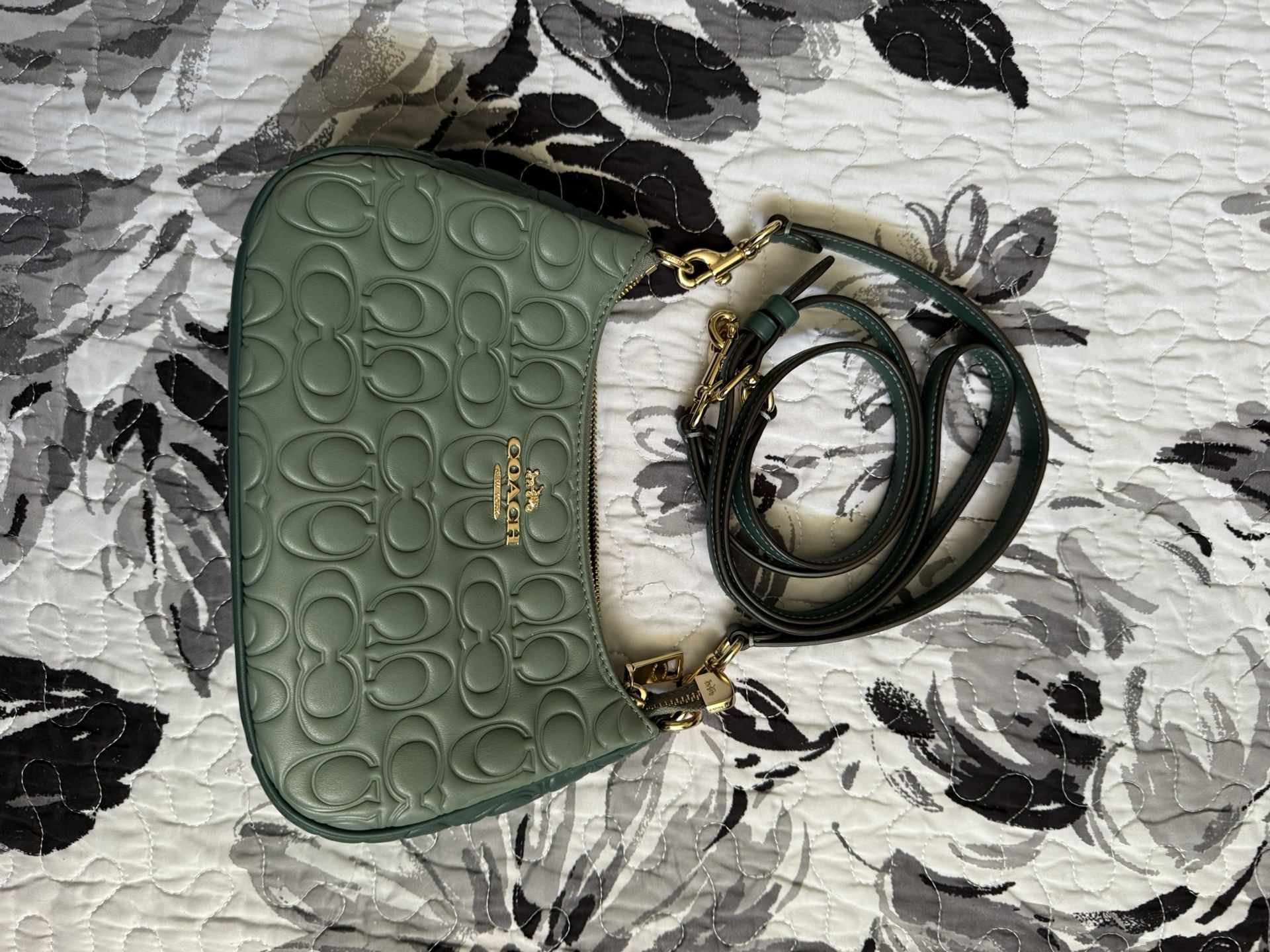Teri Shoulder Bag In Blocked Signature Leather