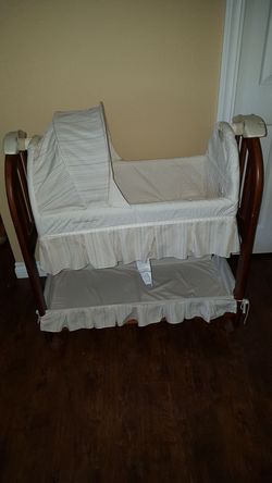 Eddie Bauer Musical Rocking Bassinet