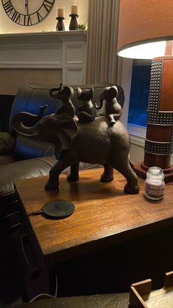 Elephant family statue