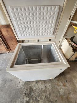 GE 5.0 Cu. Ft. Chest Freezer – Tested and Working