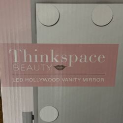 BRAND NEW LIGHTED MAKEUP MIRROR 