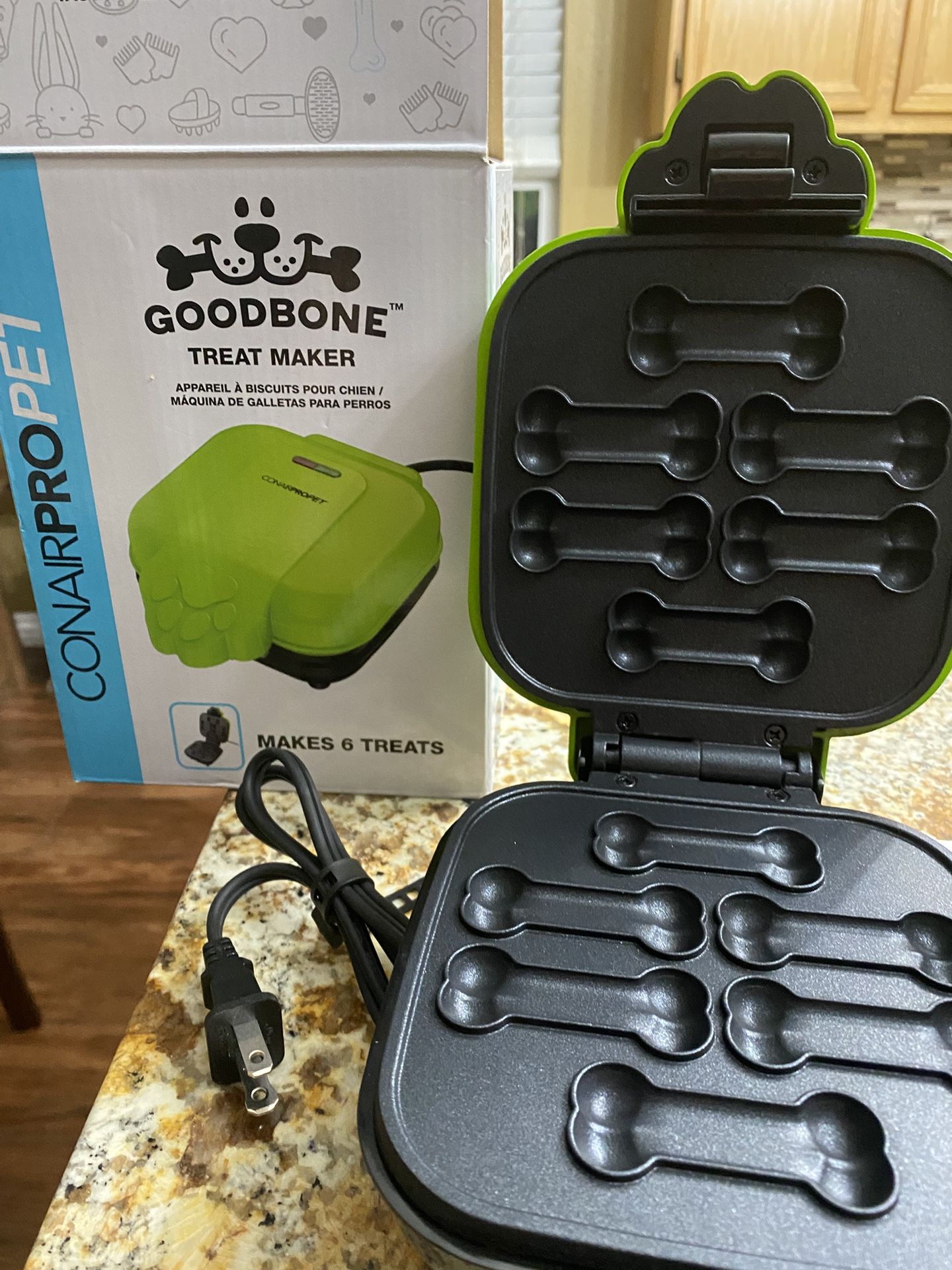 NEW!! CONAIRPROPET Dog/Cat Treat Maker