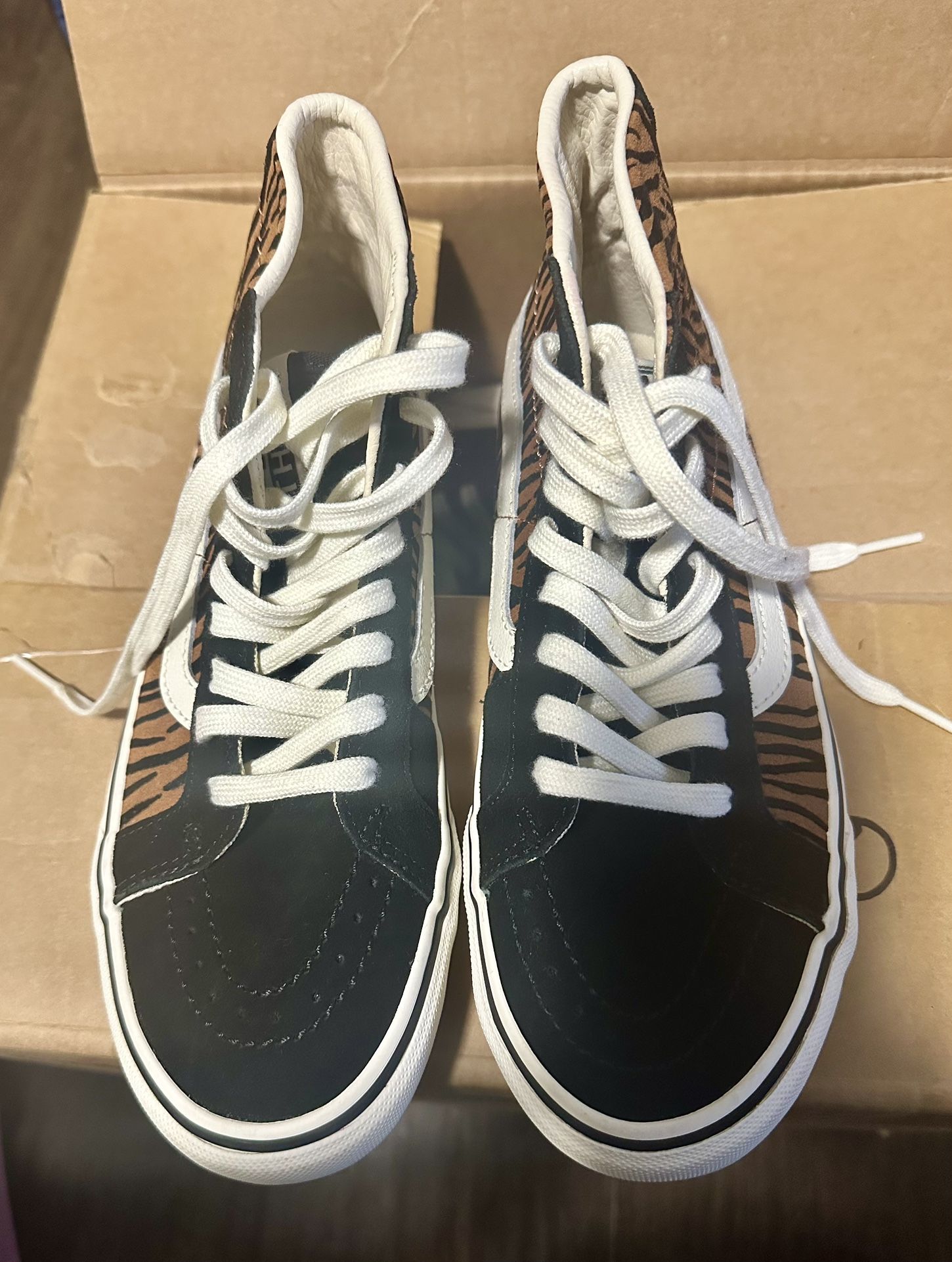 Vans Shoes Boys 5.5 Or Womens 7