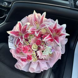 Flower arrangements 
