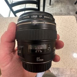 Canon EF 85mm 1.8