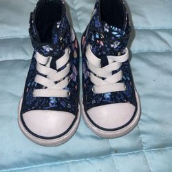 Baby Girl converse All-Star size 4 sneakers with butterflies super cute great condition