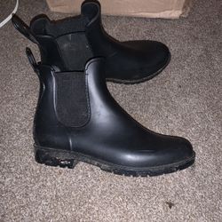Women’s Size 6 Rain Boots 